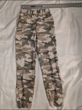 H&M Divided Camo Cargo Joggers Slim Size 2